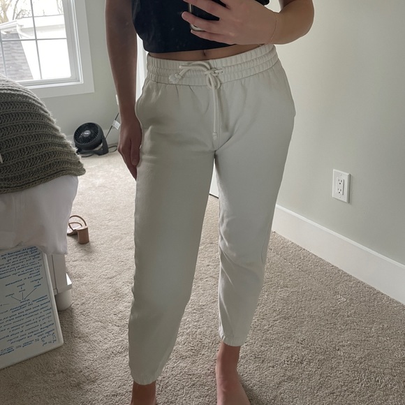 Aritzia Perfect Fit Jogger Sweatpant in Cream - Picture 2 of 3